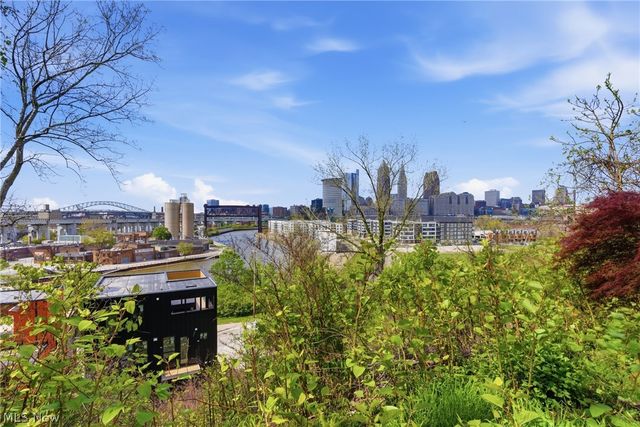 1900 Grove Court 112, Cleveland, OH 44113