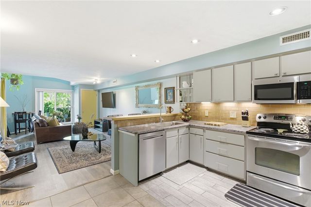 1900 Grove Court 112, Cleveland, OH 44113