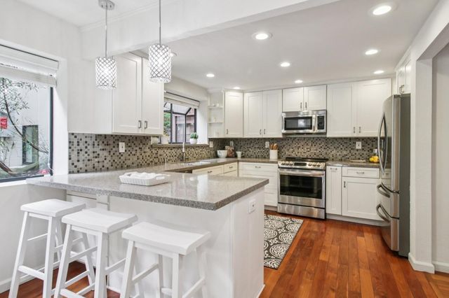 6875 The Turn, Oakland, CA 94611