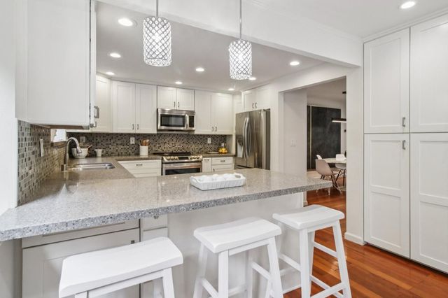 6875 The Turn, Oakland, CA 94611