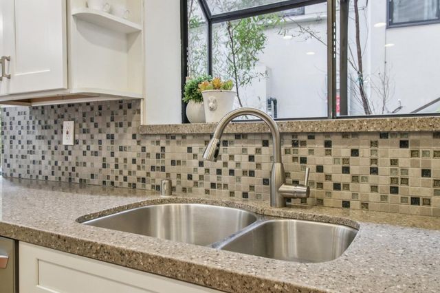 6875 The Turn, Oakland, CA 94611