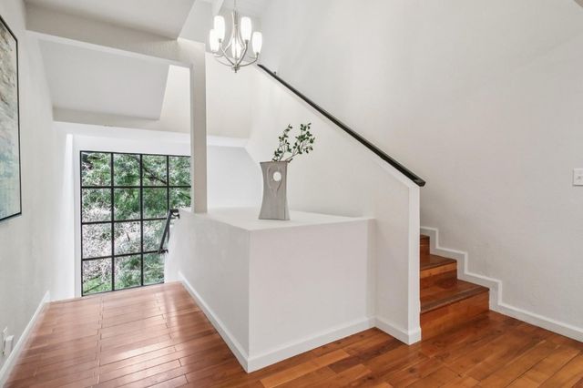 6875 The Turn, Oakland, CA 94611