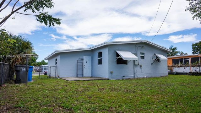 3230 SW 47th Ave, West Park, FL 33023