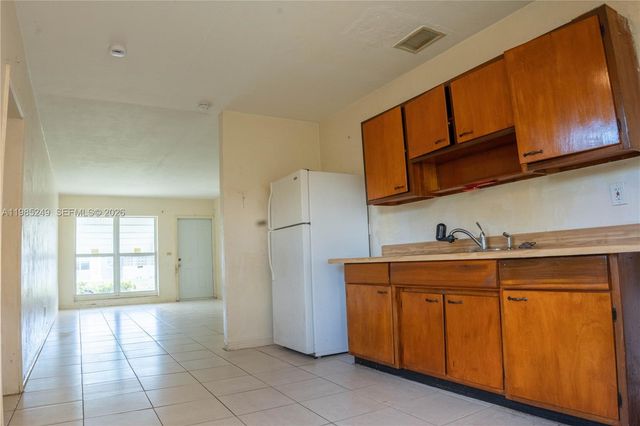 3230 SW 47th Ave, West Park, FL 33023