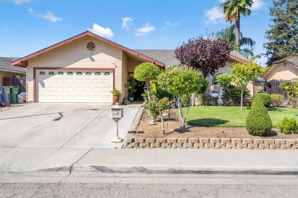 1123 Post Street, Sanger, CA 93657