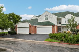 109 Lauralton Street 10, Lake Bluff, IL 60044