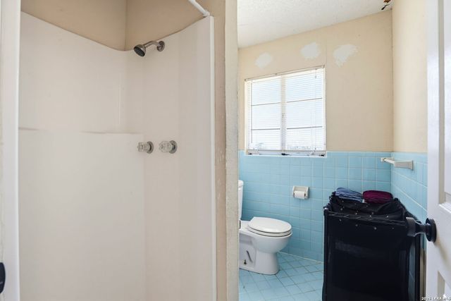 242 Brettonwood Dr, San Antonio, TX 78218
