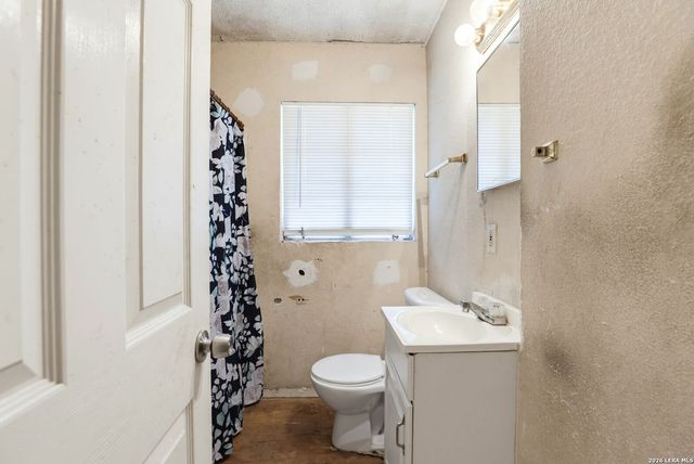 242 Brettonwood Dr, San Antonio, TX 78218