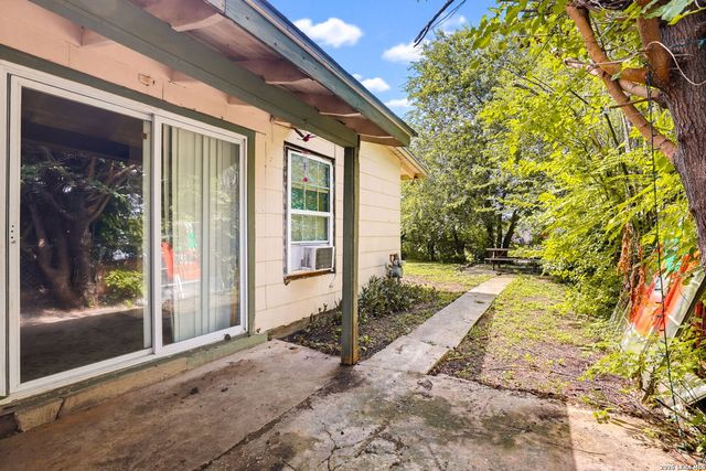 242 Brettonwood Dr, San Antonio, TX 78218