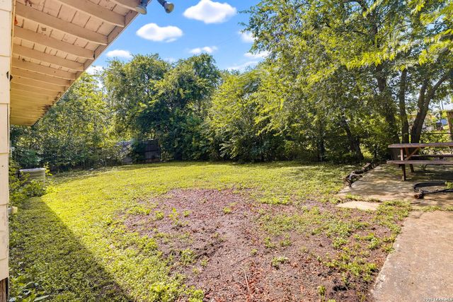 242 Brettonwood Dr, San Antonio, TX 78218