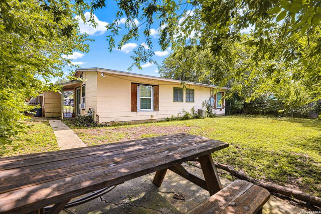 242 Brettonwood Dr, San Antonio, TX 78218