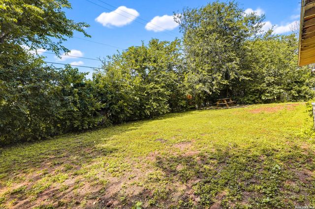 242 Brettonwood Dr, San Antonio, TX 78218