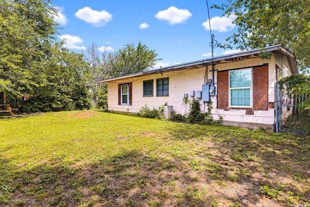 242 Brettonwood Dr, San Antonio, TX 78218