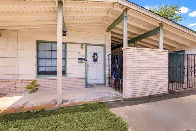 242 Brettonwood Dr, San Antonio, TX 78218