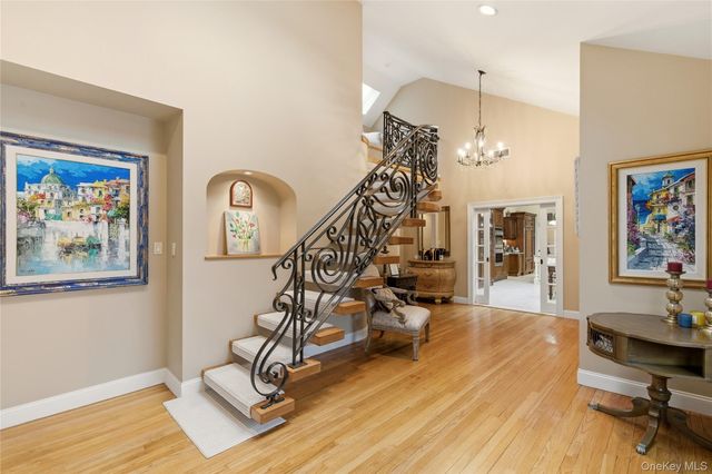 1017 Friendly Road, Upper Brookville, NY 11771