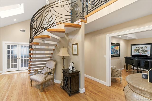 1017 Friendly Road, Upper Brookville, NY 11771