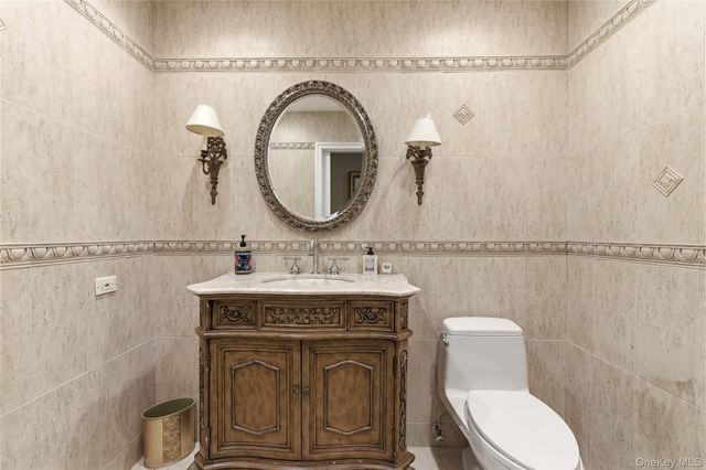 1017 Friendly Road, Upper Brookville, NY 11771