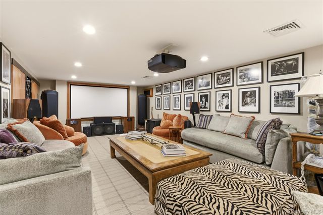 1017 Friendly Road, Upper Brookville, NY 11771