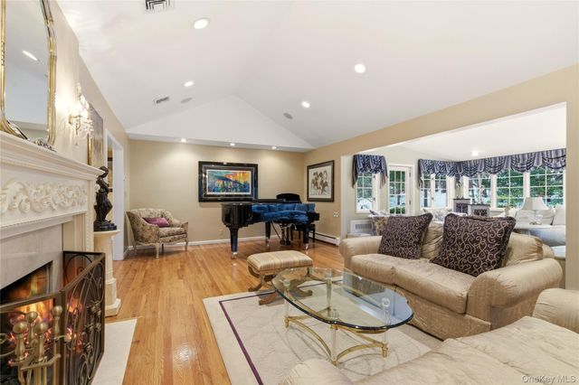 1017 Friendly Road, Upper Brookville, NY 11771