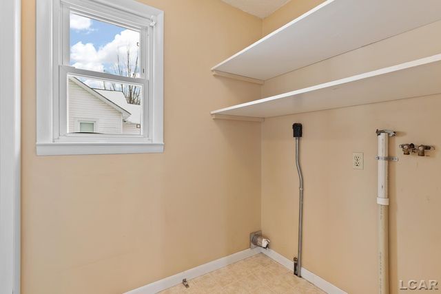 211 S Maumee Street, Tecumseh, MI 49286