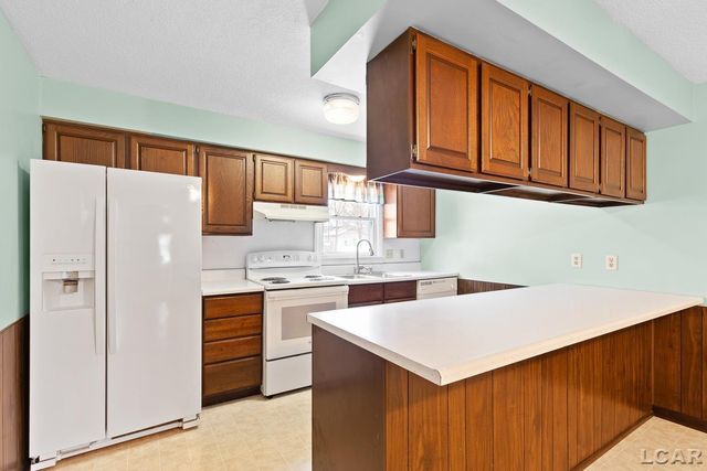 211 S Maumee Street, Tecumseh, MI 49286