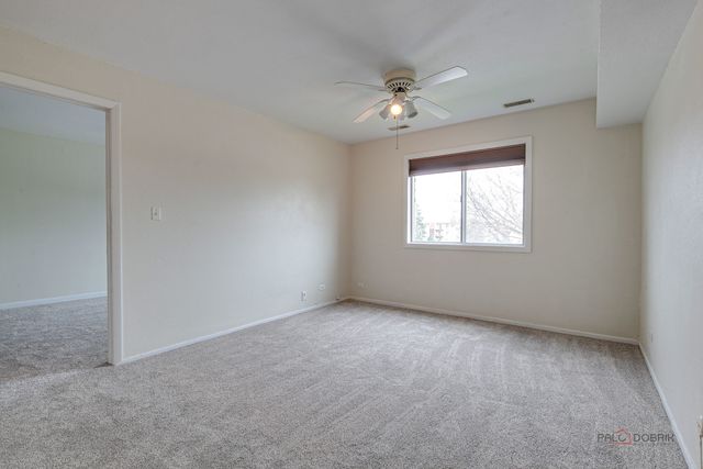 625 W Huntington Commons Road 208, Mount Prospect, IL 60056