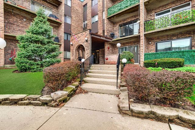 625 W Huntington Commons Road 208, Mount Prospect, IL 60056