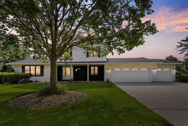 3609 Kingswood Place, Waterloo, IA 50701