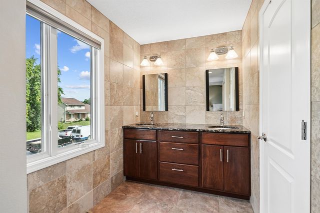 3609 Kingswood Place, Waterloo, IA 50701