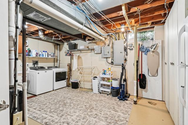 3609 Kingswood Place, Waterloo, IA 50701