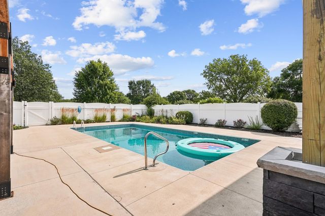 3609 Kingswood Place, Waterloo, IA 50701