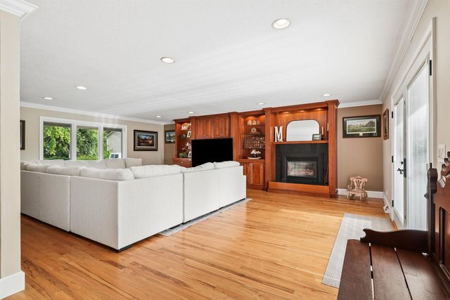 3609 Kingswood Place, Waterloo, IA 50701