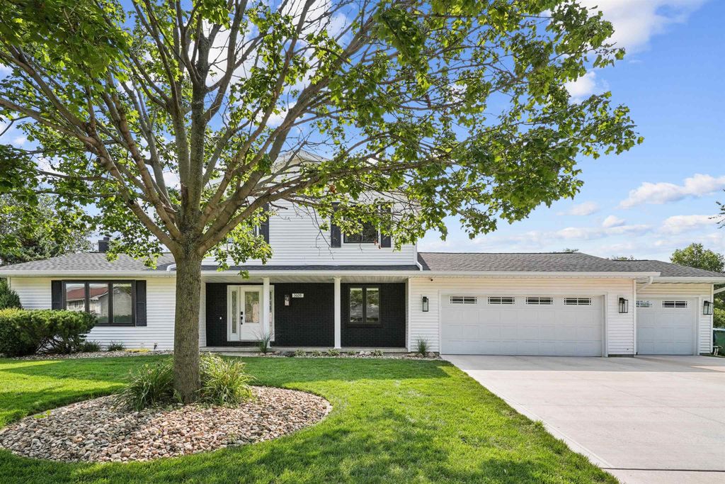 3609 Kingswood Place, Waterloo, IA 50701