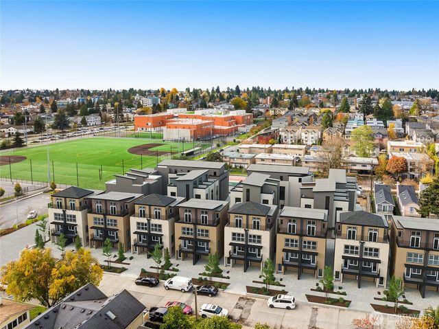 9209 Densmore Avenue N, Seattle, WA 98103