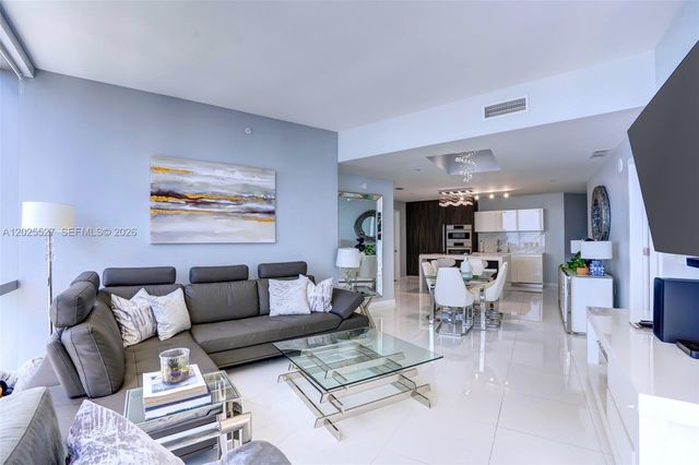 851 NE 1st Ave 3909, Miami, FL 33132