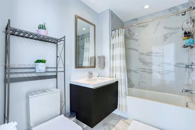 851 NE 1st Ave 3909, Miami, FL 33132