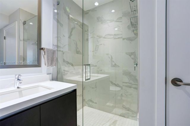 851 NE 1st Ave 3909, Miami, FL 33132