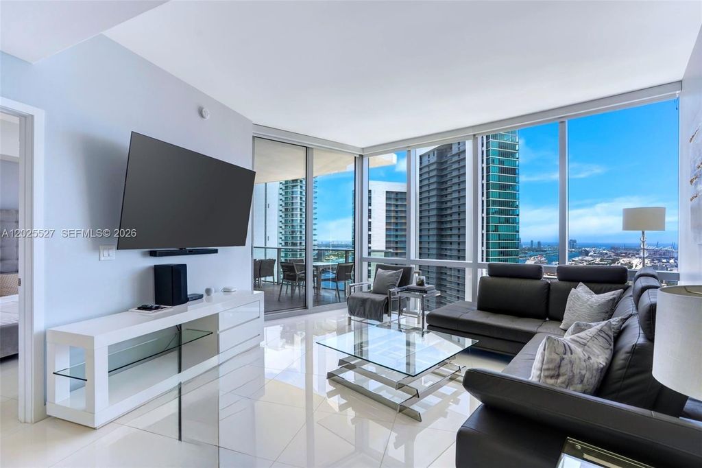 851 NE 1st Ave 3909, Miami, FL 33132