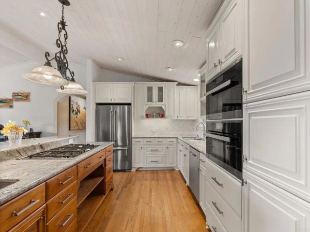 890 Passiflora Avenue, Encinitas, CA 92024