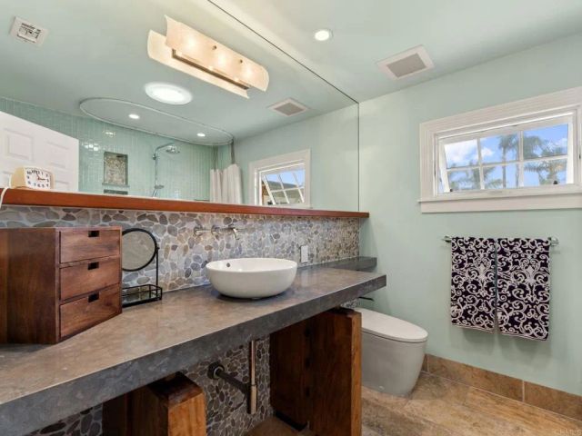 890 Passiflora Avenue, Encinitas, CA 92024