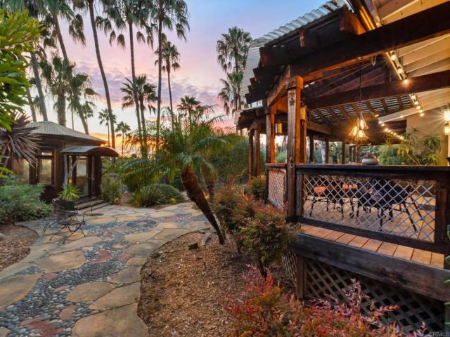 890 Passiflora Avenue, Encinitas, CA 92024