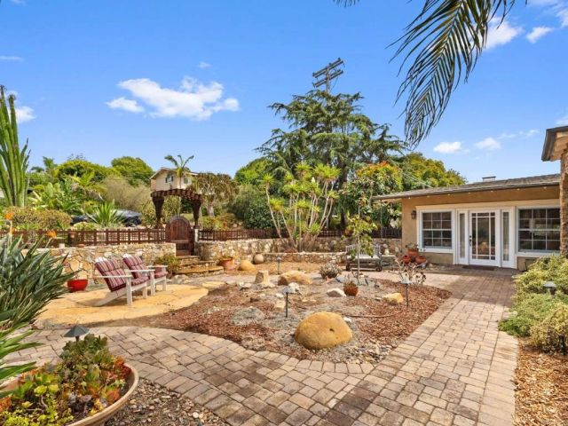 890 Passiflora Avenue, Encinitas, CA 92024