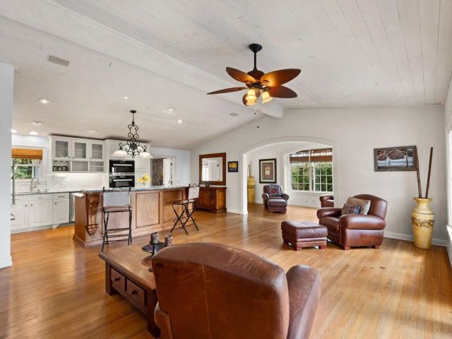 890 Passiflora Avenue, Encinitas, CA 92024