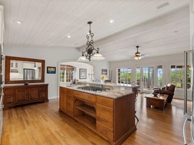 890 Passiflora Avenue, Encinitas, CA 92024