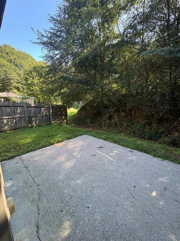 12 Georgian Circle, Adairsville, GA 30103