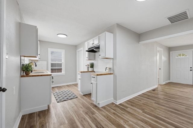 5125 E Elm St, Wichita, KS 67208