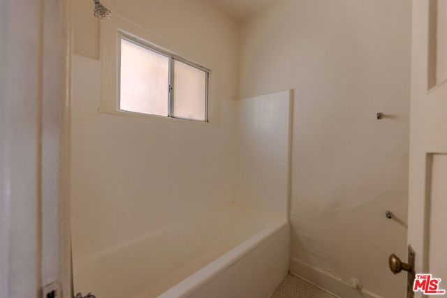 946 S Burlington Avenue 212, Los Angeles, CA 90006