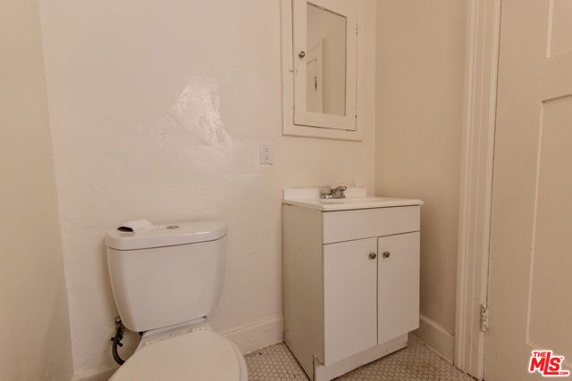 946 S Burlington Avenue 212, Los Angeles, CA 90006