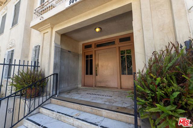 946 S Burlington Avenue 212, Los Angeles, CA 90006