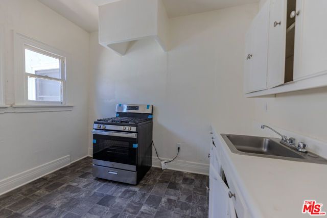 946 S Burlington Avenue 212, Los Angeles, CA 90006